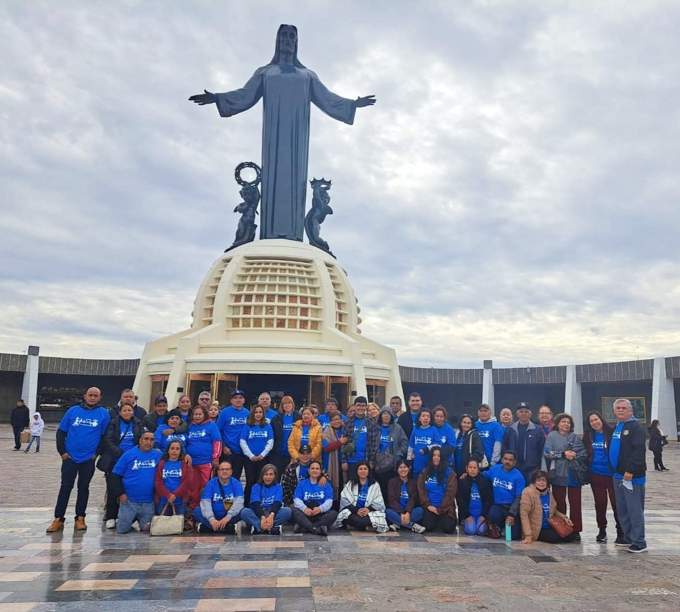 Grupo FLF frente al Cristo Rey · Cerro del Cubilete